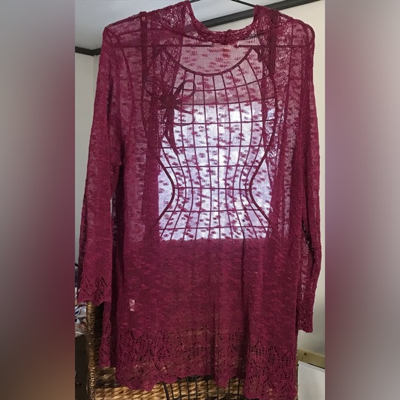 Crochet Lace Raspberry sweater - Picture 2 of 3